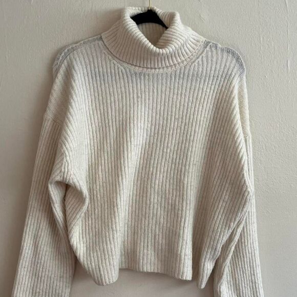 H&M Cream Turtleneck Sweater - Picture 1 of 4